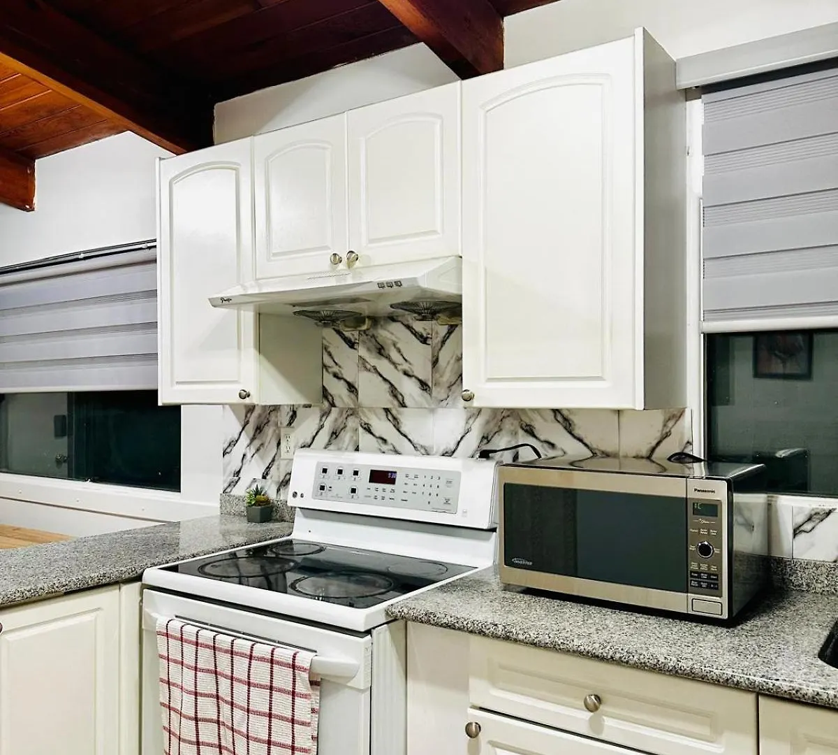 P&N Suites Edmonton Apartament